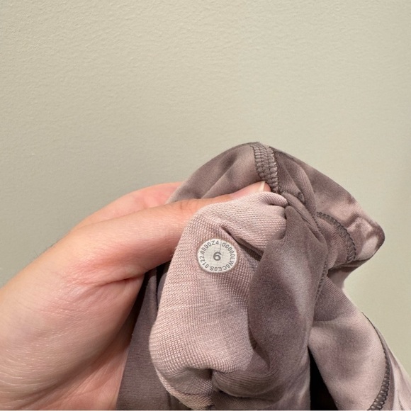 Lululemon Align High Rise Crop Leggings in Diamond Dye Mink Bery 23”
Size 6 - Picture 11 of 11